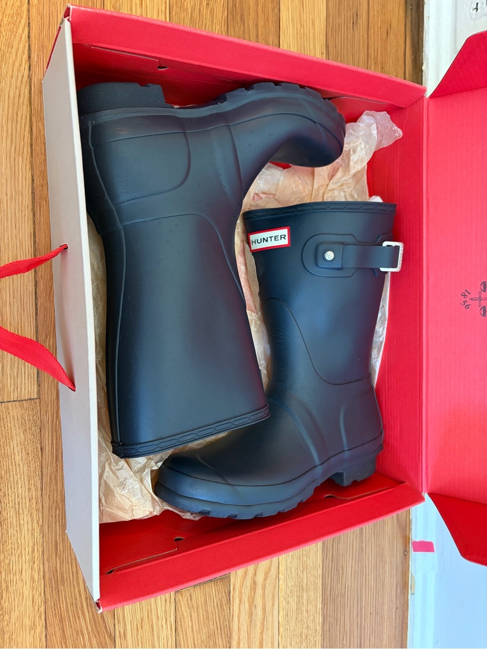 Hunter Navy Matte Original Short Rain Boots with Red Logo US Womens 5 in Box